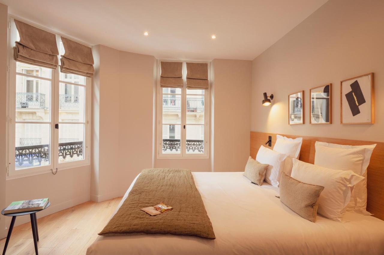 Tinah Paris, Champs Elysees 2* Parijs